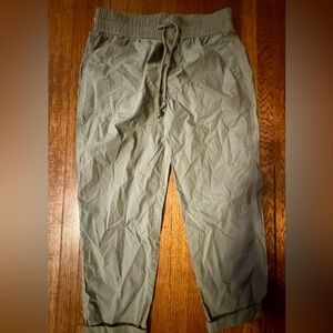 NWT Lou & Grey Womens Pants Green Jogger Drawstring  Capri Stretch M